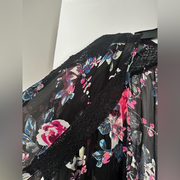 Express M Floral Kimono - Picture 3 of 5